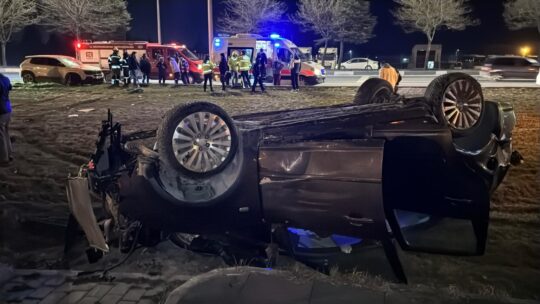 Kütahya'da iki otomobilin çarpışması sonucu 1 kişi yaralandı.