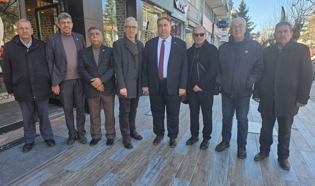 İYİ Parti Afyonkarahisar heyeti Milli Birlik Caddesi’ndeydi. İl Başkanı Muhammet