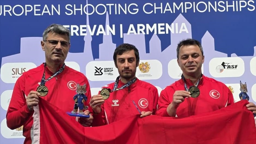 Milli atıcılar İsmail Keleş, Yusuf Dikeç ve Buğra Selimzade'den oluşan