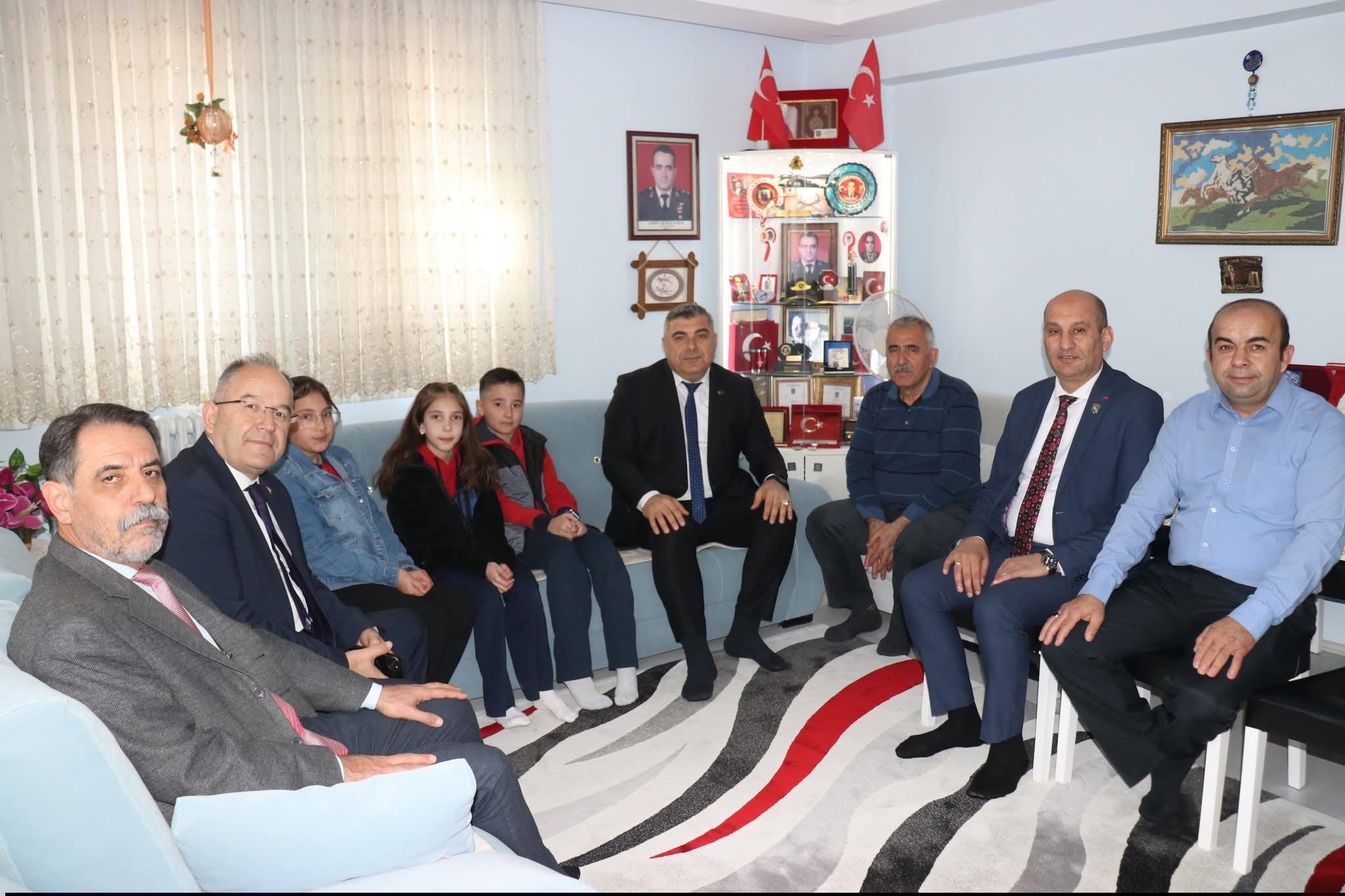 Afyonkarahisar İl Milli Eğitim Müdürlüğü yöneticileri gerçekleştirdikleri etkinlik ile öğrenciler