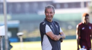 Trabzonspor Teknik Direktörü Fatih Tekke’nin yardımcısı Orhan Kaynak, geçirdiği kalp