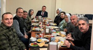 Afyonkarahisar Sandıklı Devlet Hastanesi gerçekleştirilen iftar programında hastane yöneticileri ve