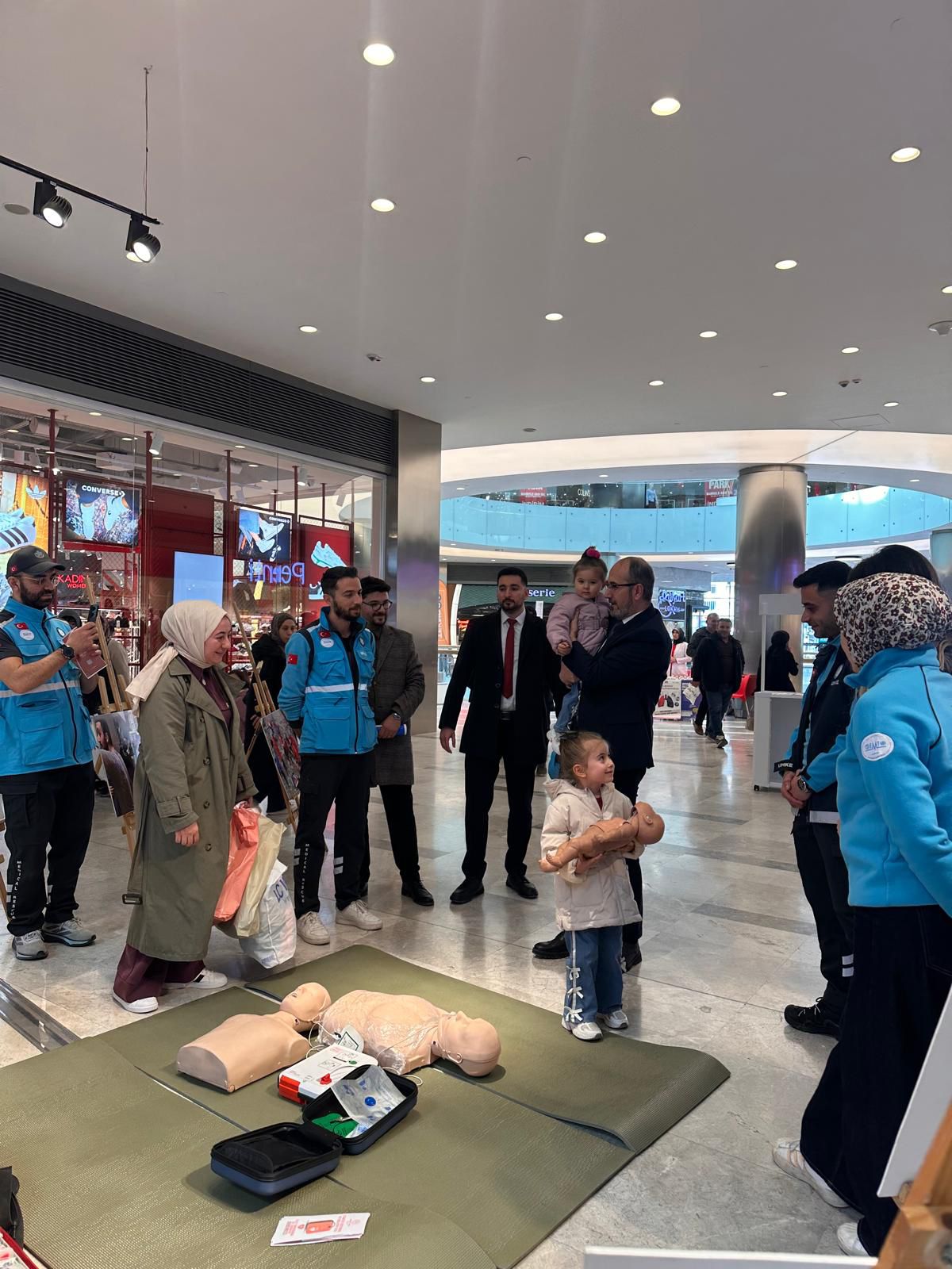 Afyonkarahisar’da Ramazan ayı kapsamında yürütülen sağlık farkındalığı çalışmaları vatandaşlarla buluşmaya