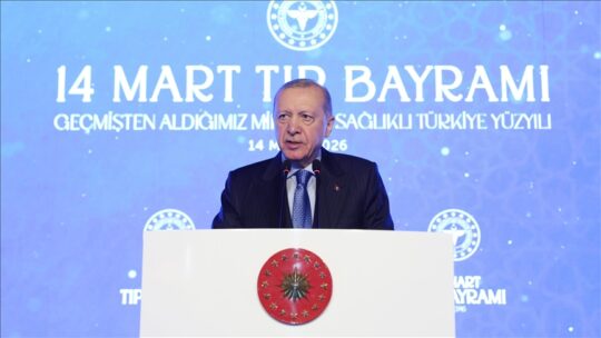 Cumhurbaşkanı Erdoğan, "Tüm kaynaklarımızı seferber ederek sağlık camiamızın yanında olmaya