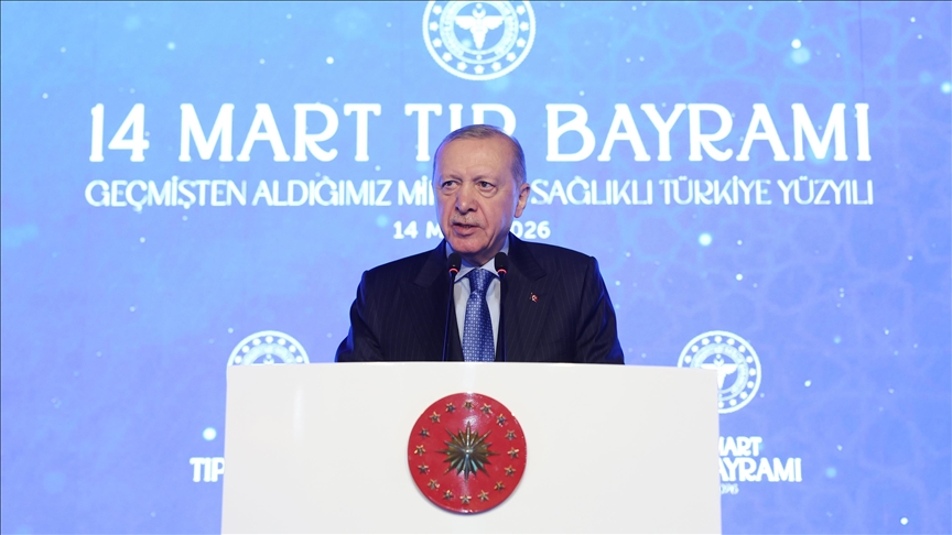 Cumhurbaşkanı Erdoğan, "Tüm kaynaklarımızı seferber ederek sağlık camiamızın yanında olmaya