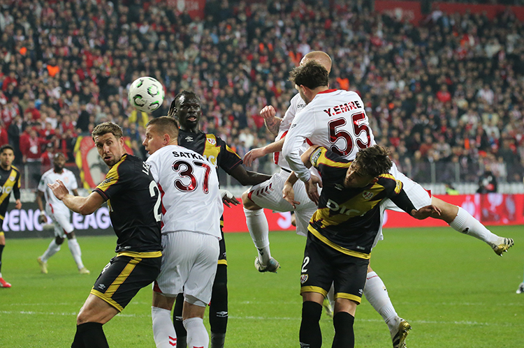 Samsunspor, UEFA Konferans Ligi son 16 turu ilk maçında sahasında