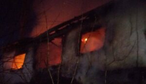 Afyonkarahisar'ın Sandıklı ilçesinde evde çıkan yangın hasara yol açtı.