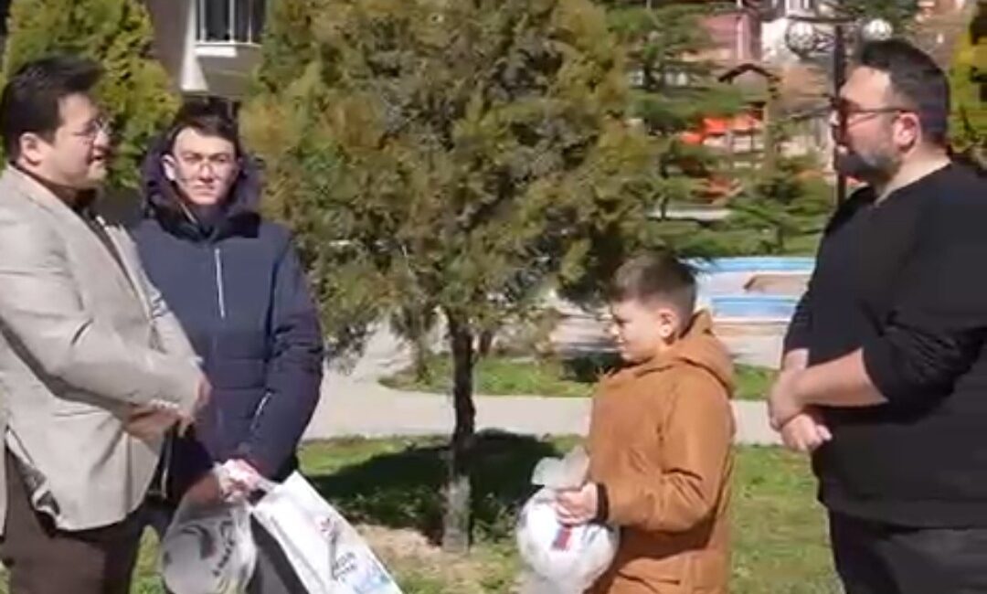 Bolvadin’de bir site girişinde yaşanan ve çocukları üzen olay sonrası