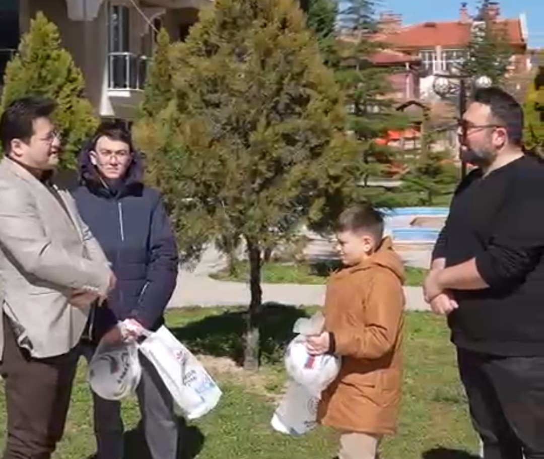 Bolvadin’de bir site girişinde yaşanan ve çocukları üzen olay sonrası