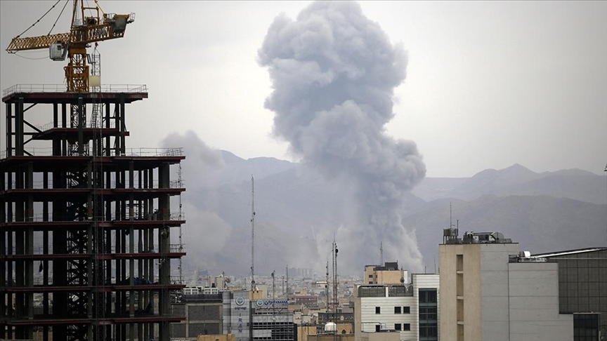 ABD ve ABD ve İsrail’in saldırıları altındaki İran’ın başkenti Tahran’da