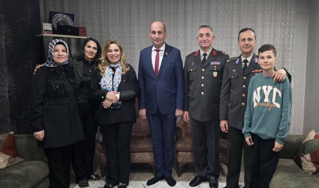 Afyonkarahisar İkmal ve Garnizon Komutanı Yalçın Tecimer, Kurmay Başkanı Ata