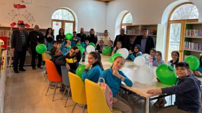 Afyonkarahisar’ın Dinar ilçesinde, Kütüphaneler Haftası kapsamında anlamlı bir etkinliğe imza