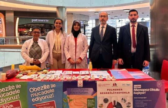 Ramazan’da sağlık programı kapsamında Toplum Sağlığı Merkezi tarafından bir AVM'de