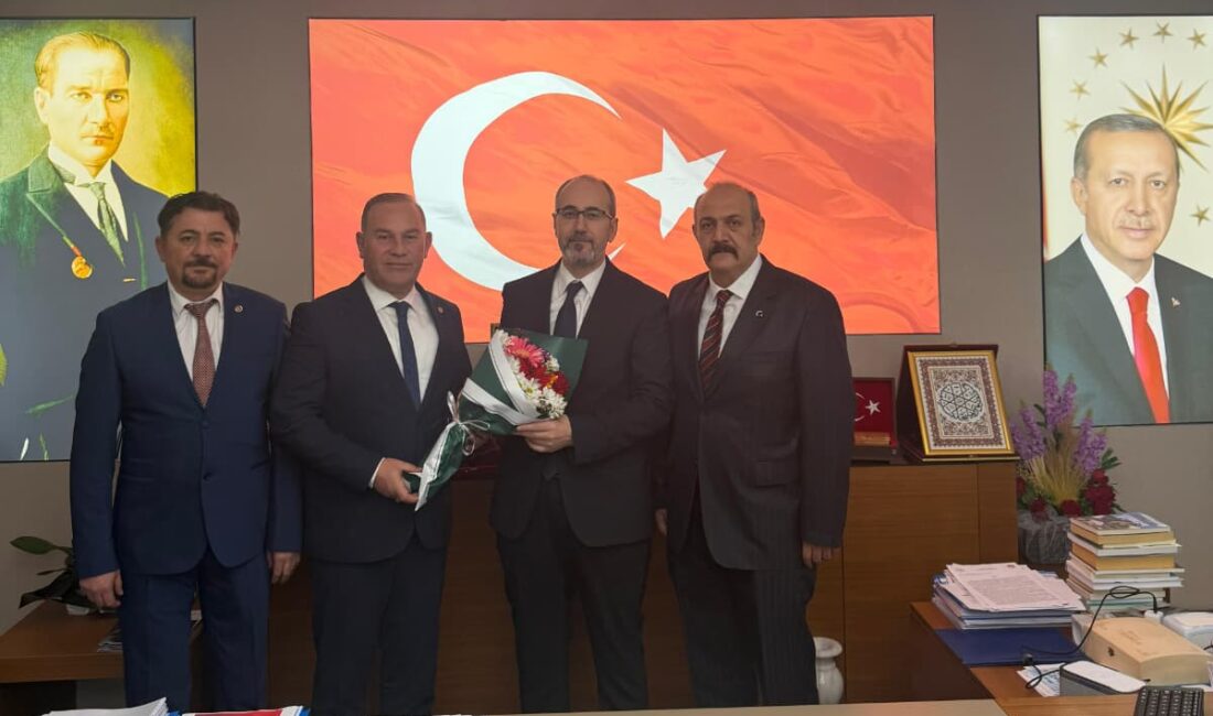 Türk Sağlık-Sen Şube Başkanı Mehmet Ali Öztürk ve beraberindeki başkan