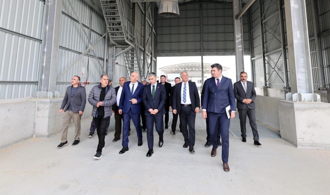 Afyonkarahisar Valisi Dr. Naci Aktaş, kentin ekonomik yapısına katkı sunan