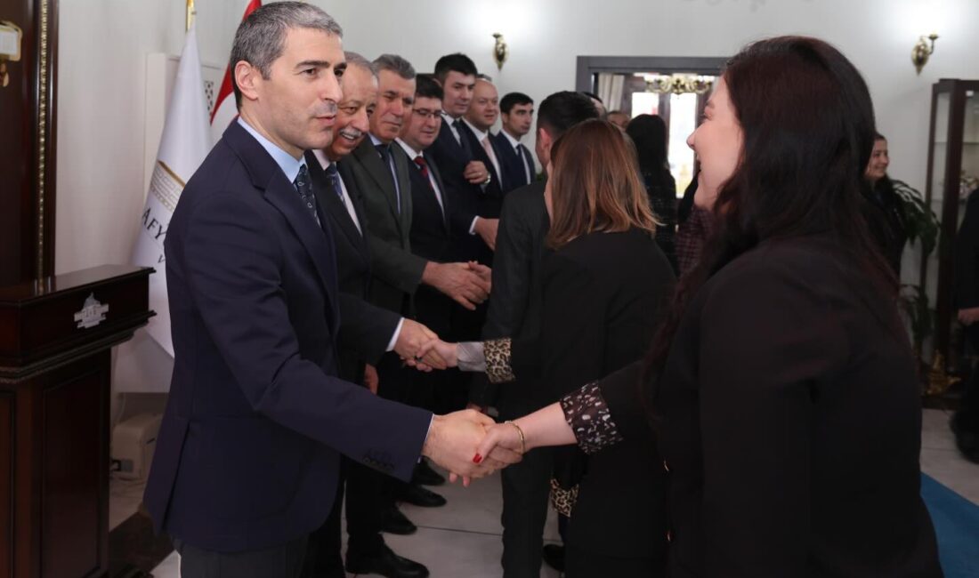 Afyonkarahisar Valisi Dr. Naci Aktaş, Ramazan Bayramı dolayısıyla kamu kurumlarında