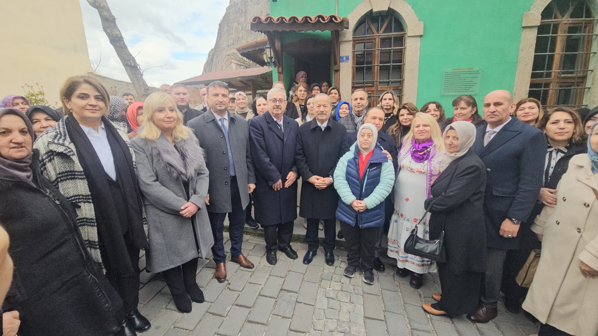Afyonkarahisar Şairler ve Yazarlar Derneği, bu yıl ikincisini gerçekleştirdiği "Kadınana