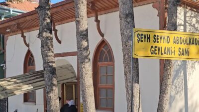 Afyonkarahisar’ın Bolvadin ilçesinde bulunan Abdülkadir Geylani Türbesi, şehrin önemli manevi