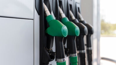 Akaryakıt fiyatlarında beklenen artış gerçekleşti; motorine 2.14 TL, benzine ise