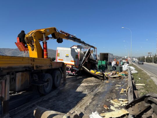 Afyonkarahisar–Uşak karayolunun 5’inci kilometresinde sabah saatlerinde meydana gelen trafik kazasında