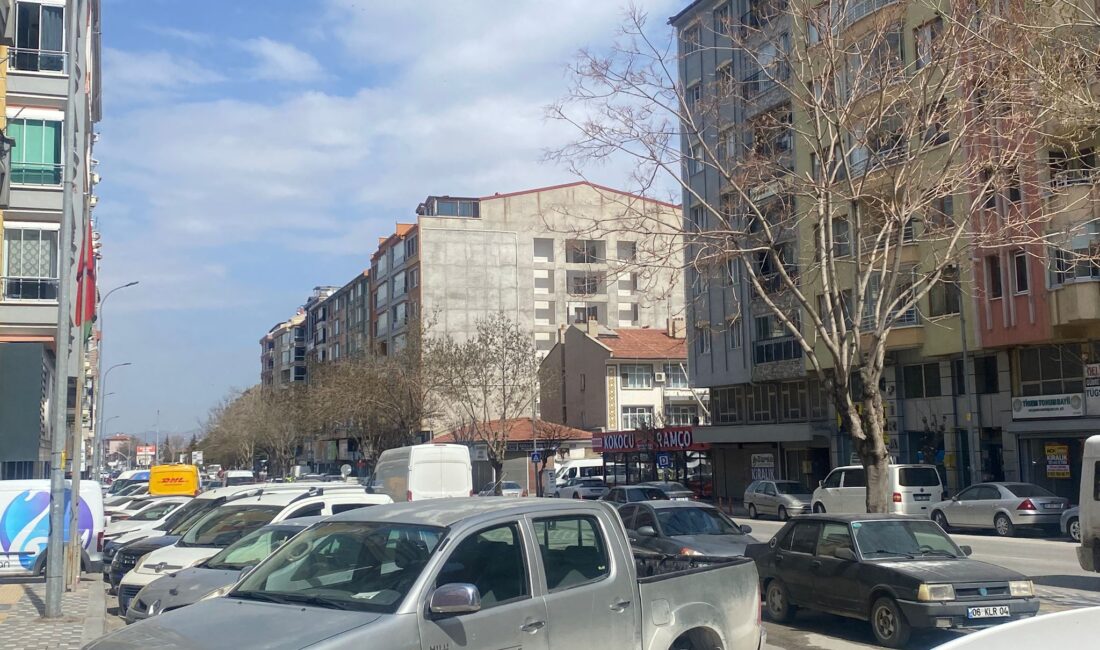 Afyonkarahisar’da uzun süren soğuk ve yağışlı havanın ardından bahar kendisini