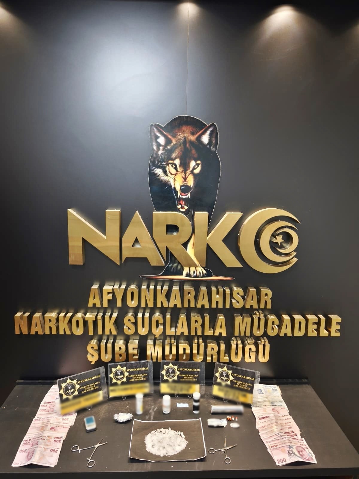 Afyonkarahisar İl Emniyet Müdürlüğü ekipleri, halkın huzurunu bozmaya çalışan ve