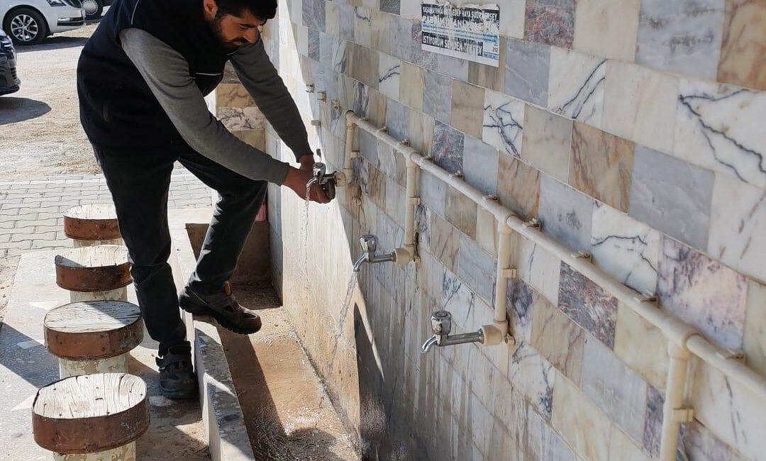 Bolvadin Belediyesi ekipleri, yaklaşan bayram öncesinde vatandaşlarımızın kabristan ziyaretlerini daha