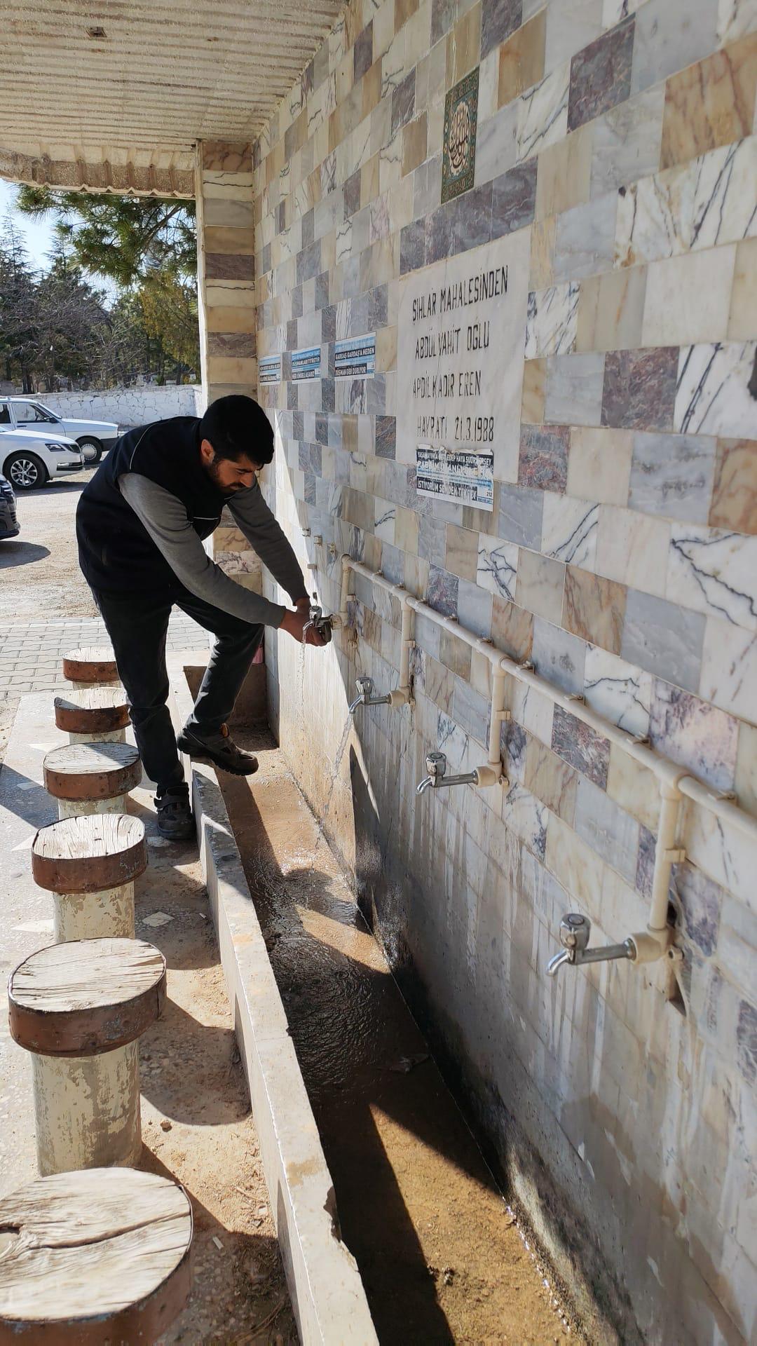 Bolvadin Belediyesi ekipleri, yaklaşan bayram öncesinde vatandaşlarımızın kabristan ziyaretlerini daha