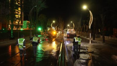 Afyonkarahisar Belediyesi Temizlik İşleri Müdürlüğü ekipleri, yaklaşan Ramazan Bayramı öncesinde