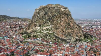 &nbsp; 26 yıldır bu şehirdeyim. Ekonomi muhabirliği köklü bir gazeteci