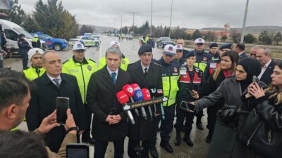 Afyonkarahisar Valisi Naci Aktaş, bayram tedbirleri kapsamında Ankara yolu üzerindeki