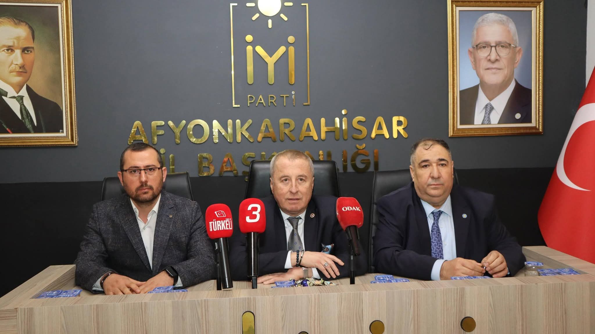 İYİ Parti Afyonkarahisar İl Başkanlığı tarafından düzenlenen bayramlaşma programı, yoğun