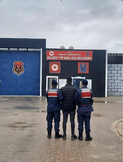 Afyonkarahisar İl Jandarma Komutanlığı, aranan şahısların tespiti ve adalete teslim