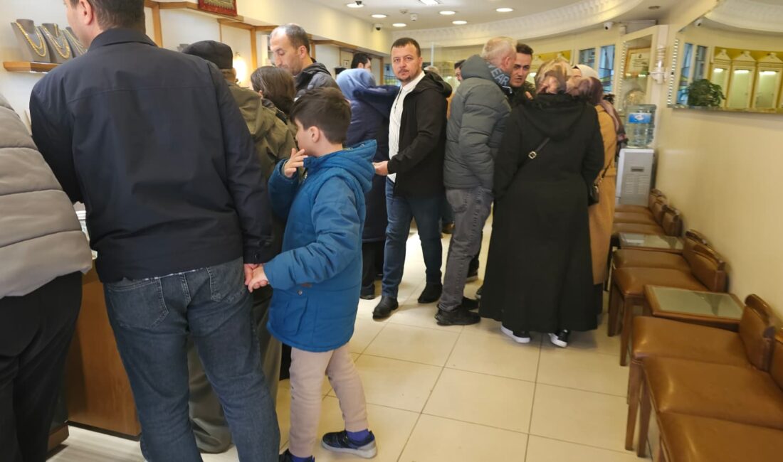 Afyonkarahisar’da altın fiyatlarındaki sert düşüş, vatandaşları harekete geçirdi. Fiyatların gerilemesini
