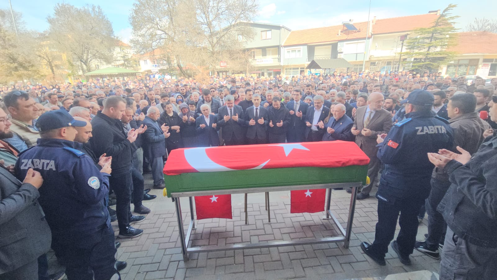 Tedavi gördüğü hastanede geçirdiği kalp krizi sonucu hayatını kaybeden, AK