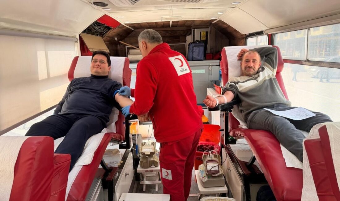 Türk Kızılayı Kan Bağışı Merkezi’ne ait mobil araç, kan stoklarına
