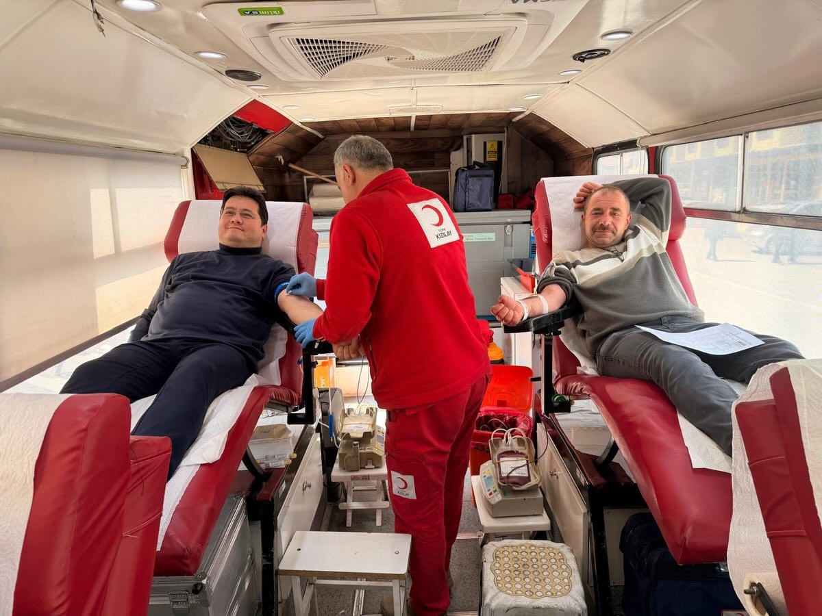 Türk Kızılayı Kan Bağışı Merkezi’ne ait mobil araç, kan stoklarına