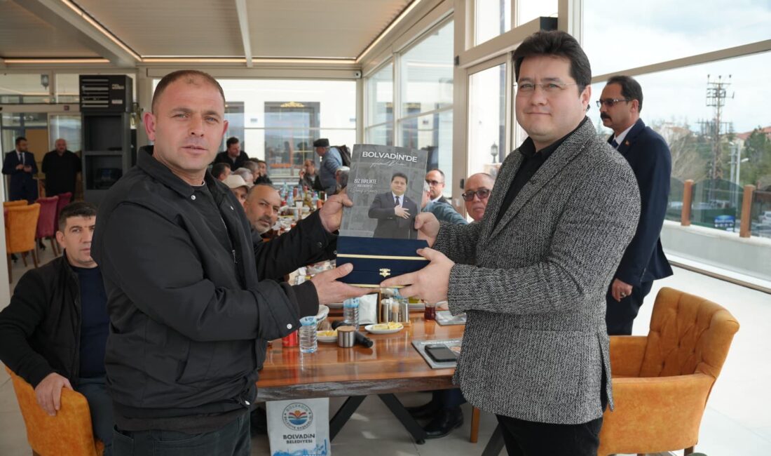 Bolvadin Belediye Başkanı Derviş Aynacı, mahalle muhtarlarıyla istişare toplantısında buluşarak