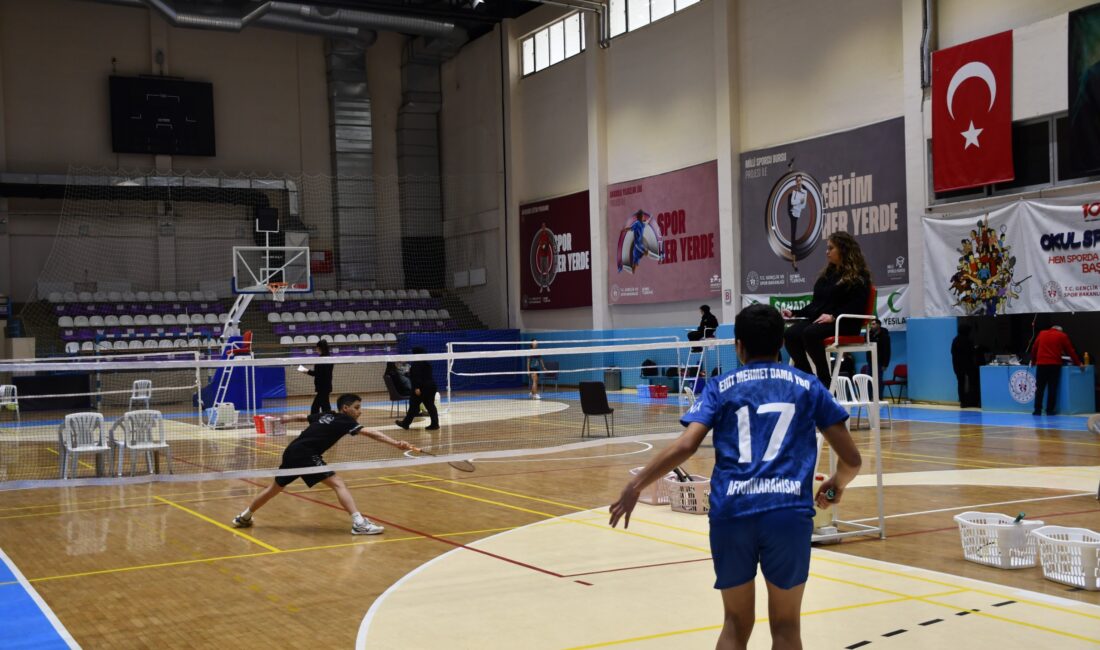 Okul Sporları faaliyet programı kapsamında düzenlenen Badminton Yıldızlar Grup Müsabakaları,