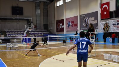 Okul Sporları faaliyet programı kapsamında düzenlenen Badminton Yıldızlar Grup Müsabakaları,