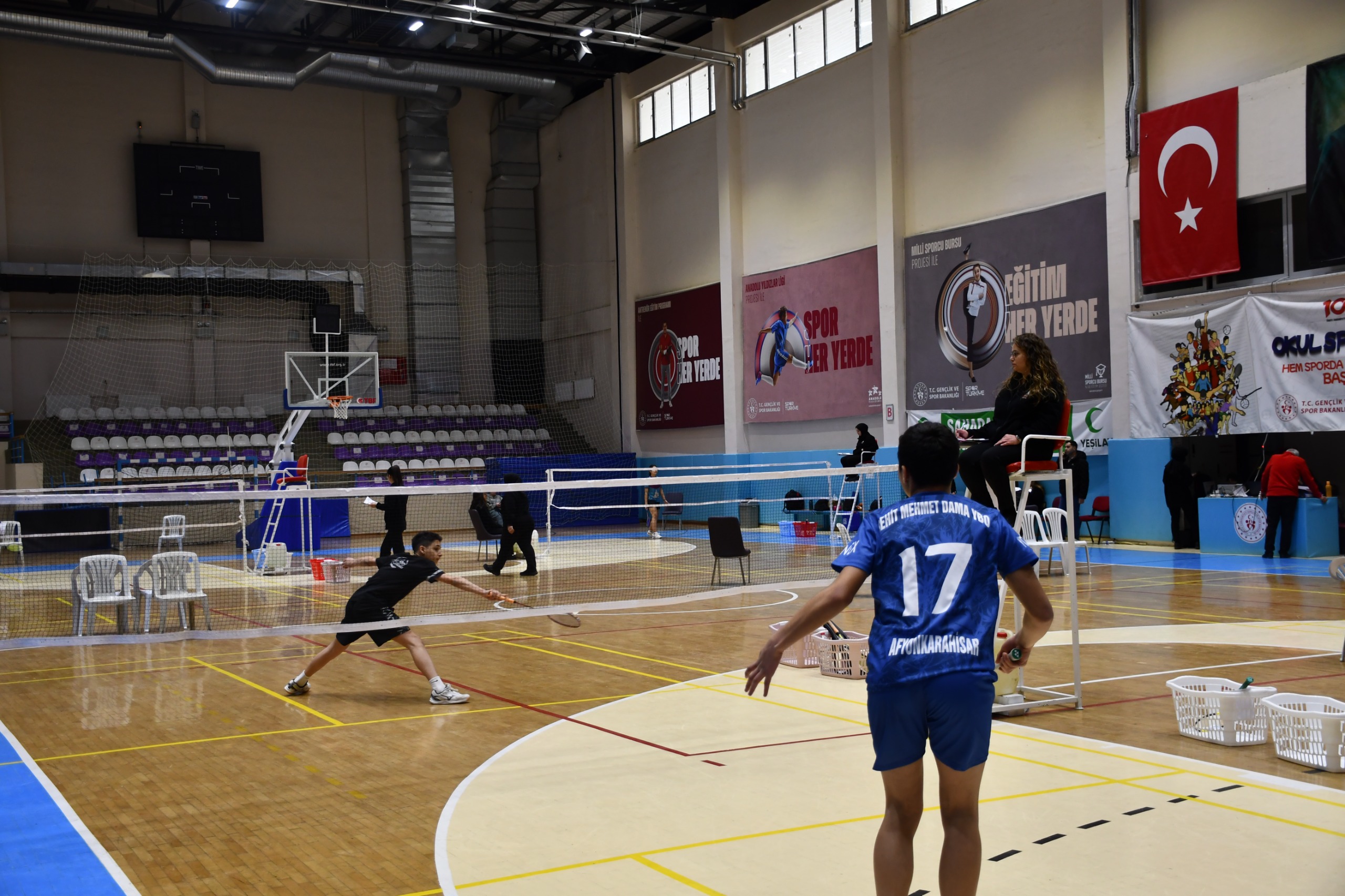 Okul Sporları faaliyet programı kapsamında düzenlenen Badminton Yıldızlar Grup Müsabakaları,