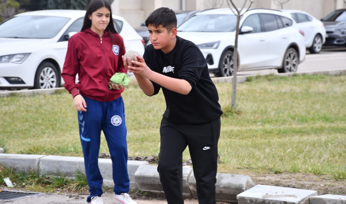 Okul Sporları faaliyetleri kapsamında Kocatepe Spor Kompleksinde düzenlenen Yıldızlar Volo