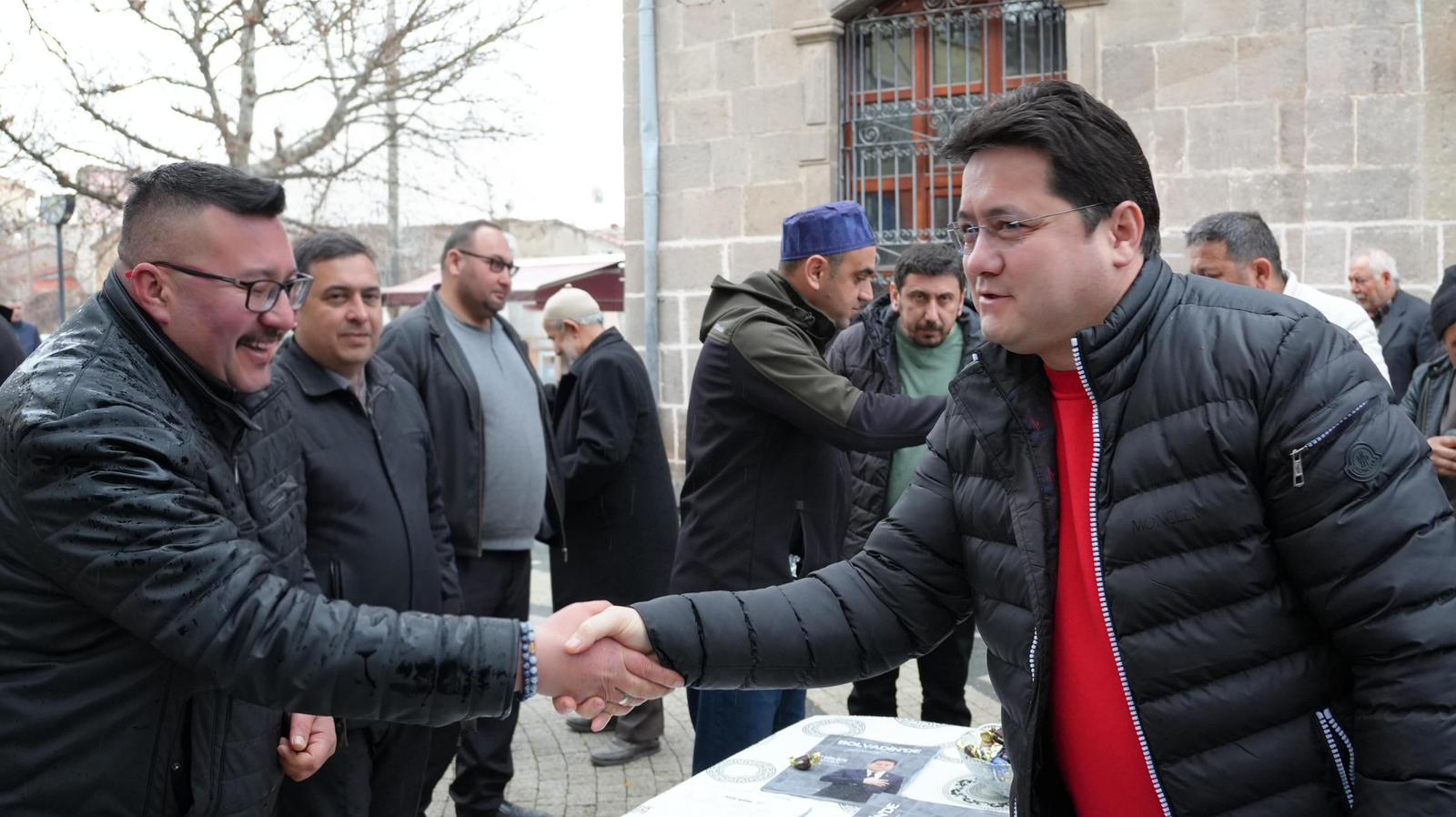 Ramazan Bayramı’nın huzur ve bereketi, Bolvadin Çarşı Camii’nde eda edilen