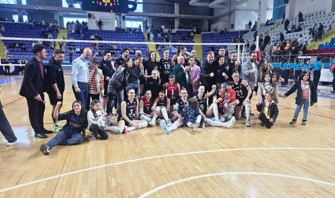 Afyon Belediye Yüntaş Kadın Voleybol Takımı, sahasında Alfemo Zeren Spor