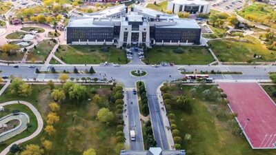 Afyon Kocatepe Üniversitesi yönetimi, üniversiteden mezun olup kurum bünyesinde görev