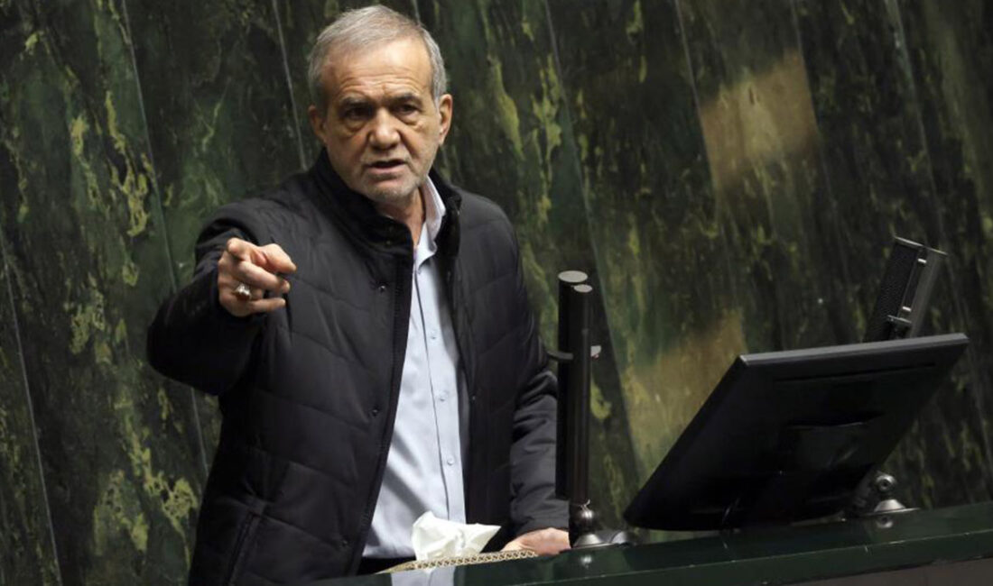 İran Cumhurbaşkanı Mesud Pezeşkiyan, ABD Başkanı Donald Trump'ın İran sokaklarındaki