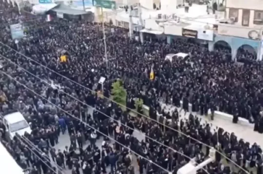 İran'ın Hürmüzgan eyaletinde bir ilkokulu hedef alan hava saldırısının ardından