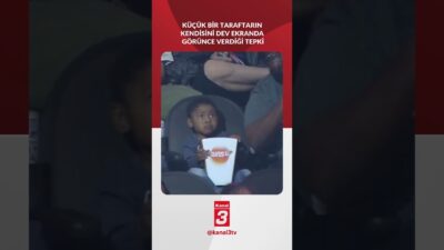 Küçük bir taraftarın kendisini dev ekranda görünce verdiği tepki 📶https://kanal3.com.tr/