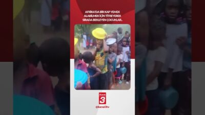 Afrika’da bir kap yemek alabilmek için titreyerek sırada bekleyen çocuklar..