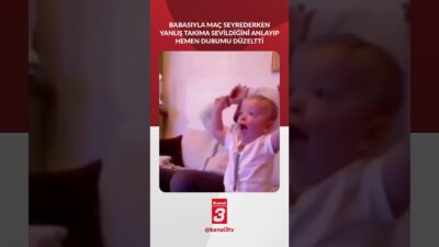 Babasıyla maç seyrederken yanlış takıma sevildiğini anlayıp hemen durumu düzeltti